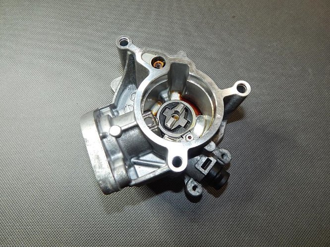 SKODA OCTAVIA III Pompa VACUM 06K145100P