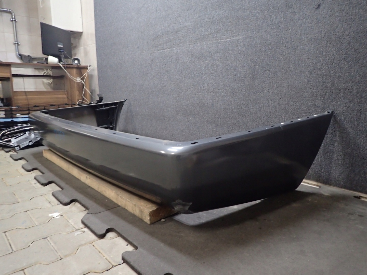 ZDERZAK TYŁ MERCEDES S KLASA W140