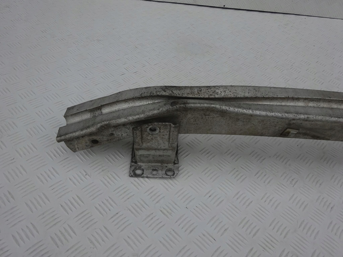 AUDI A8 D3 4E0 LIFT výstuha predok predná