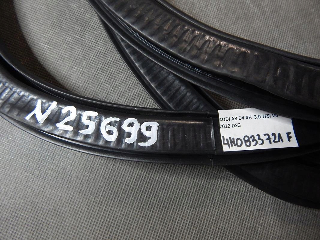 AUDI A8 D4 těsnění dveře záď 4H0833721F
