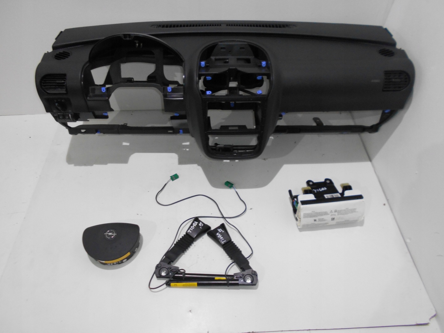 OPEL TIGRA B dashboard panel airbags airbag adjusters 06r