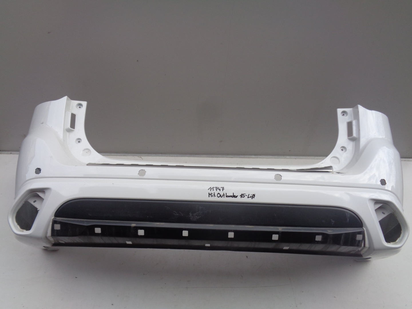 bumper rear MITSUBISHI OUTLANDER 15- LIFT 11747