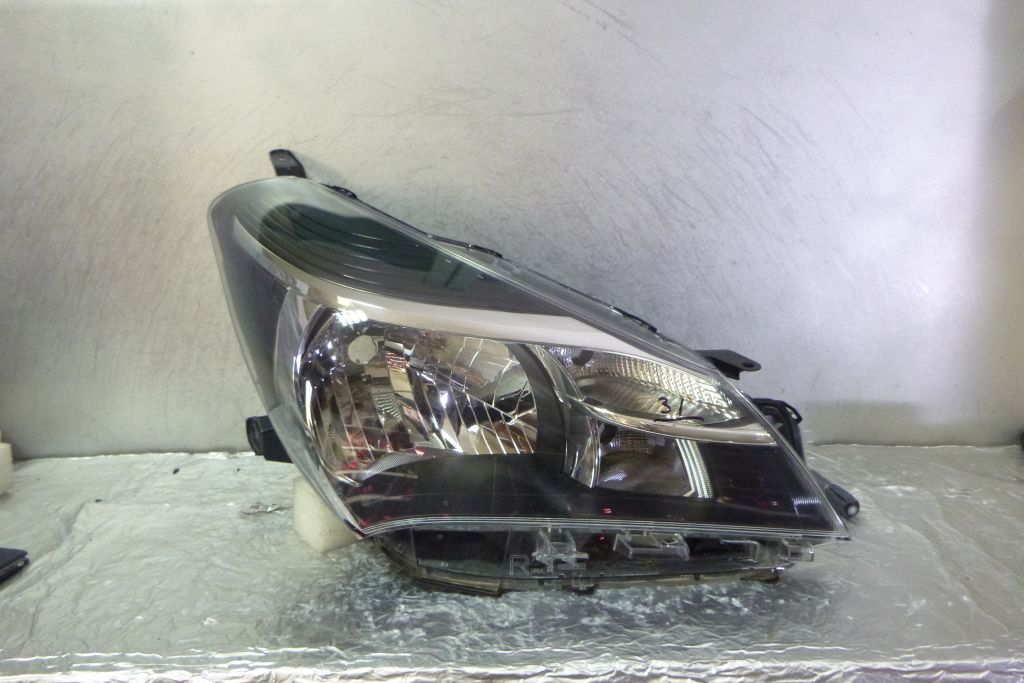 TOYOTA YARIS III LIFT 13- light front right