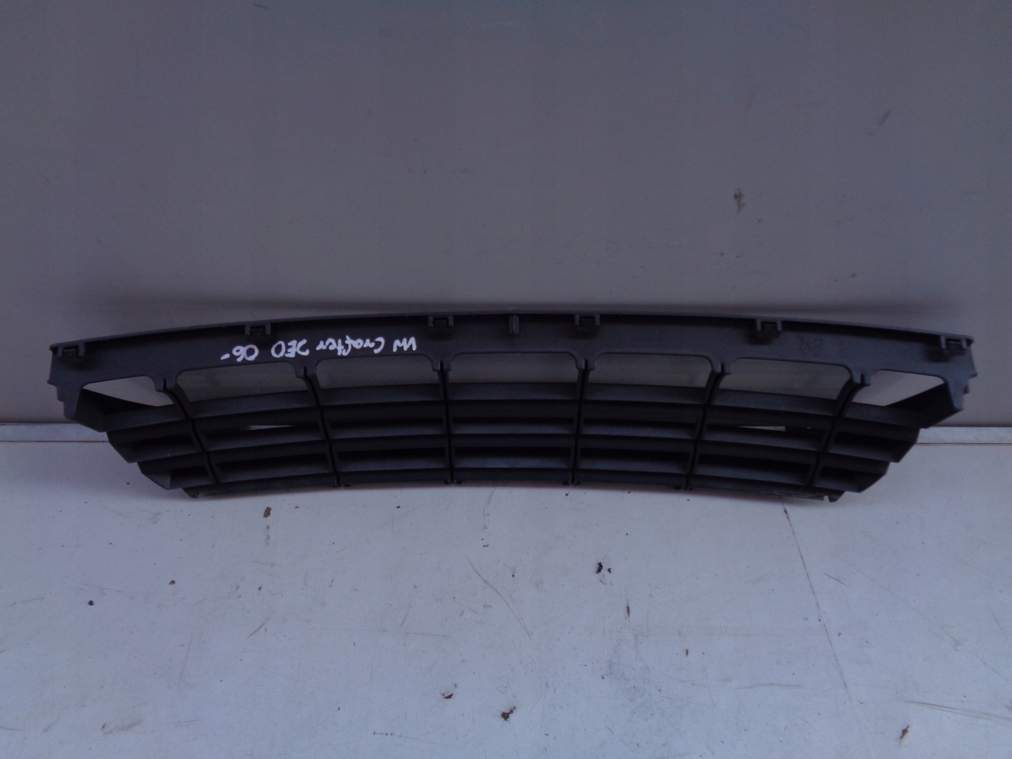 grid of a bumper front VW CRAFTER 2E0 06