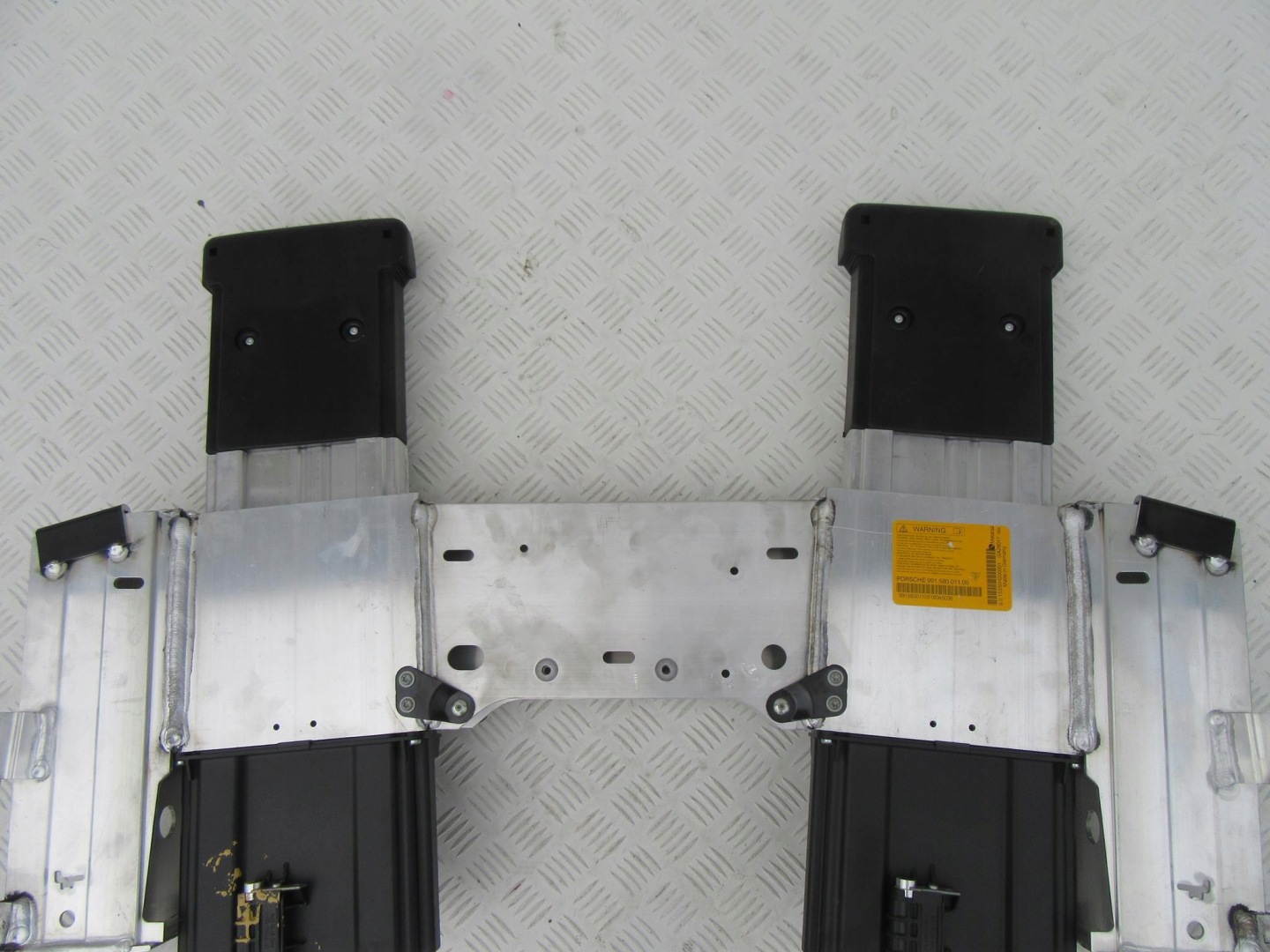 PORSCHE 99158001105 ROLL BAR SUPPORT TRAVERSE