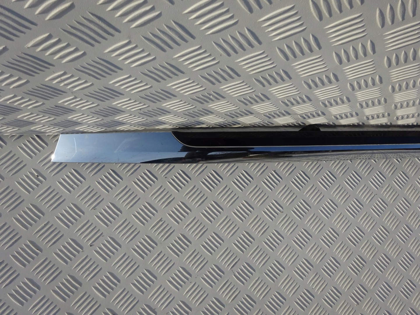JAGUAR XF LIFT CHROM moulding bonnet CX23-13550-BF