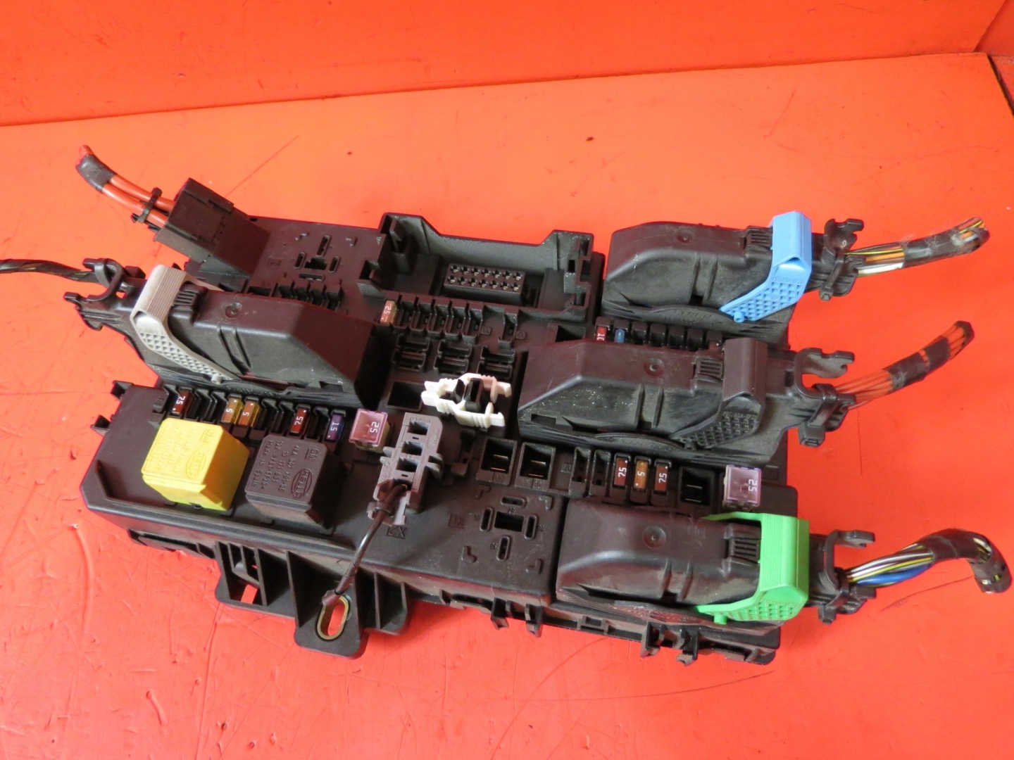 OPEL ASTRA 3 III H MODULE FUSIBLES 13145017