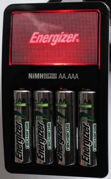 Зарядное устройство ENERGIZER Maxi + 4 батарейки АА 2000