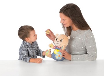 CHICCO TEDDY — интерактивный плюшевый мишка, проявляющий привязанность.