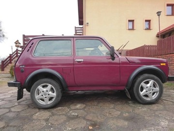 НАКЛАДКИ НА LADA NIVA с боковой накладкой