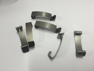 Кліпса засувка кріплення фільтра volvo s40 v40 фото №1