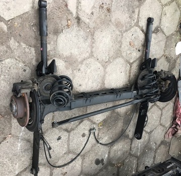 Trafic iii vivaro вісь задня балка підвішування 2016 фото №1