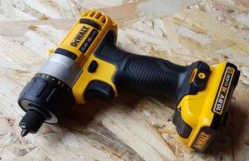 DEWALT ОТВЕРТКА 12 В 1/4 DCF601D2 8 Нм 2x2,0 Ач.