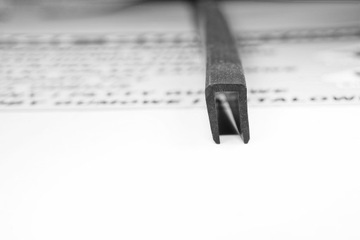 USZCZELKA KRAWĘDZIOWA NARANTOWA NA RANT TYPU: U