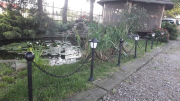 Lampa solarna antyczny płotek - 4 słupki, łańcuch. OGRODZENIE SOLARNE.