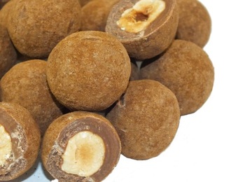 Orzechy laskowe w czekoladzie z kawą 100g Skworcu
