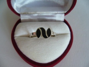 Srebrny pierścionek z emalią pr925 rozm13 lub 14