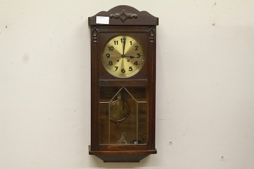 Stary wiszacy sprawny zegar
