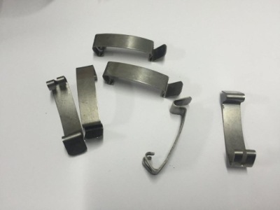 Клипса защёлка кронштейн фильтра воздуха volvo s40 v40 1996-2004 фото №1