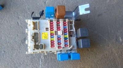 Nissan primera p12 корпус предохранителей 24350av700 фото №1
