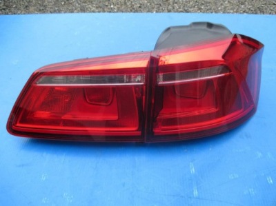 Лампа задняя правая vw golf sportsvan 14- крышка багажника фото №1