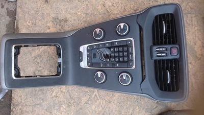 Volvo xc40 v40 2015 панель керування рамка фото №1