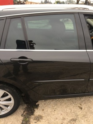 Двері праве задня laguna iii lift чорні kombi фото №1