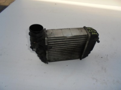 Радиатор интеркулер audi a6 c6 2.0 tdi фото №1