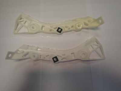 Mazda 3 i 03-07 напрямна бампера лівий правий задня фото №1