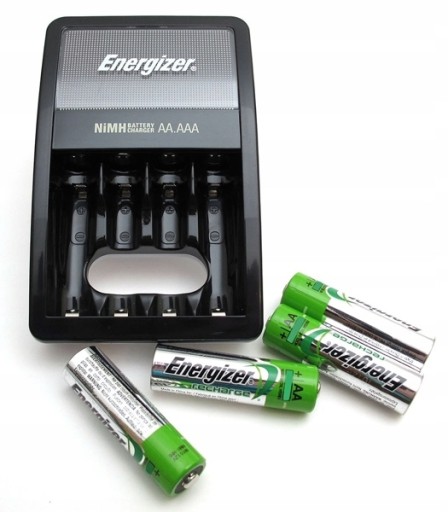 ENERGIZER MAXI + ЗАРЯДНОЕ УСТРОЙСТВО 4 x R6 AA 2000 мАч