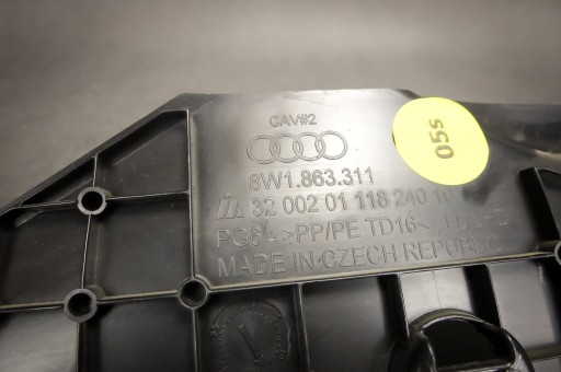 Audi A4 Накладка на центральную консоль 8W 8W1863311 4PK