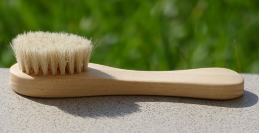 Szczoteczka do masażu twarzy w naturalnego włosia