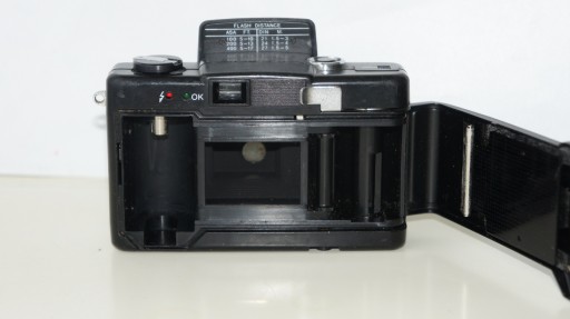 Классический фотоаппарат HALINA MICRO 35.