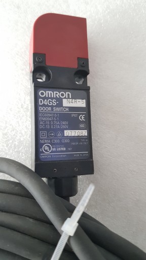 Wyłącznik bezpieczeństwa drzwiowy OMRON D4GS-N4R-5