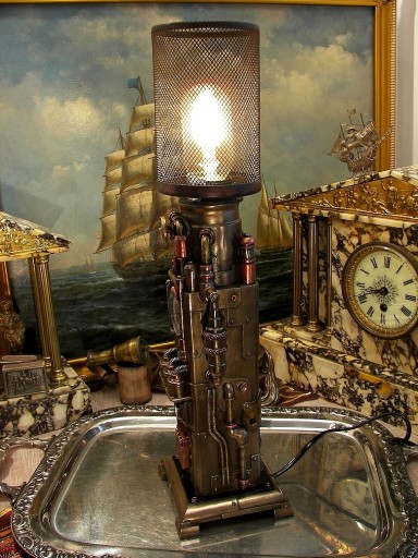 LAMPA Z ZEGARKIEM STEAMPUNK MASZYNA CZASU GRAWER v