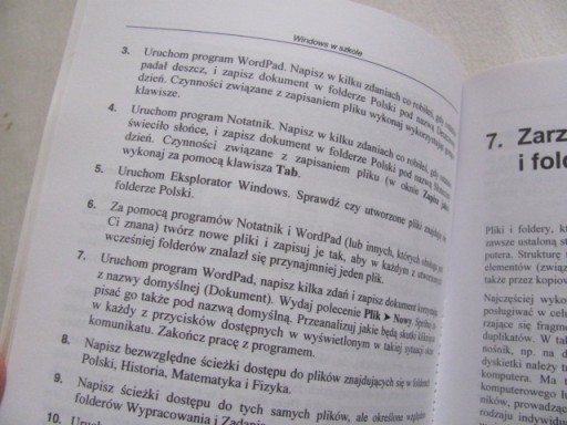 Окна в школе - Богдан Кржимовский, изд. Помощь