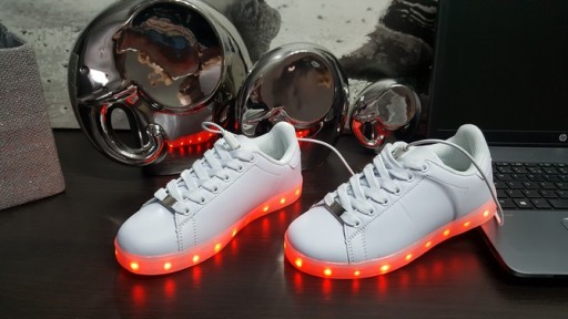 BUTY SPORTOWE LED ŚWIECĄCE 11OPCJI ŚWIECENIA 40