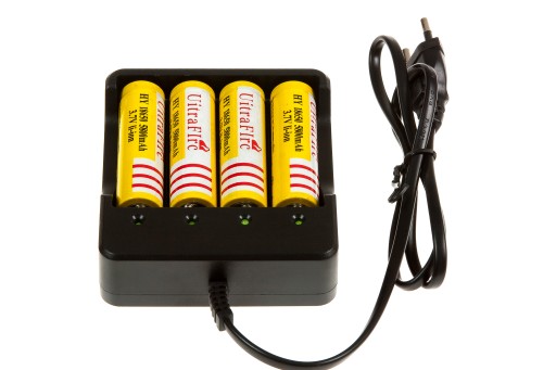 Zestaw Ładowarka plus 4 x 5800 mAh AKU - EA002