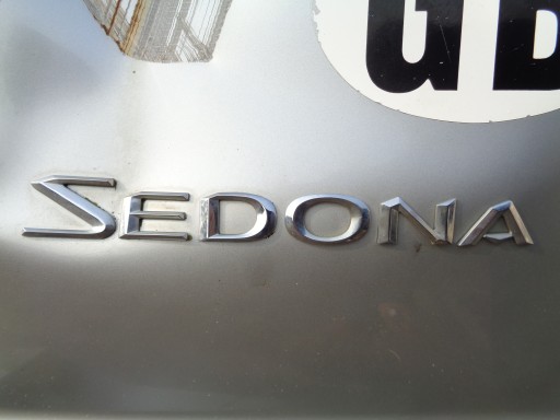 LOGO ZNACZEK EMBLEMAT NAPIS TYŁ KIA SEDONA I