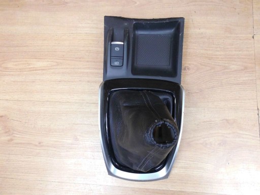 Nissan X-Trail T32 frame of the gear tunel sleeve switch brakes