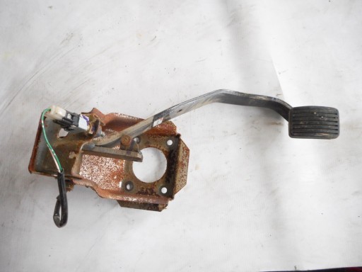 MITSUBISHI L200 96-06 педаль MR133532