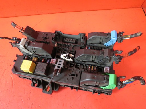 OPEL ASTRA 3 III H MODULE FUSIBLES 13145017