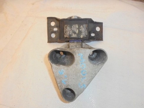 CLIO 3 BRACKET AIR BAGS ENGINE 1.5 DCI 8200499925 photo 1 - milautoparts-fr.ukrlive.com