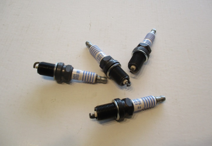 PLUG IGNITION FORD WITH 1 120 828 photo 1 - milautoparts-fr.ukrlive.com