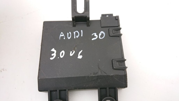 AUDI A4 B6 MODULE SENSOR TRAFFIC 8H0951178 photo 2 - milautoparts-fr.ukrlive.com