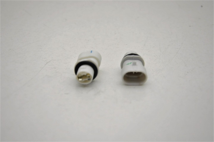 OPEL VECTRA C 2003- ADAPTER SOCKET SIDE BLINKER ^ photo 1 - milautoparts-fr.ukrlive.com