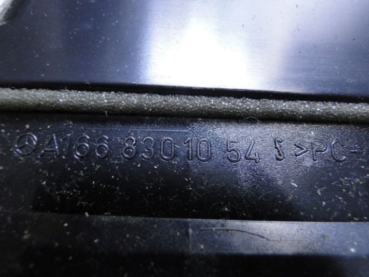 MERCEDES ML W166 PROTECTION SUR SUPÉRIEUR POTEAU CENTRAL