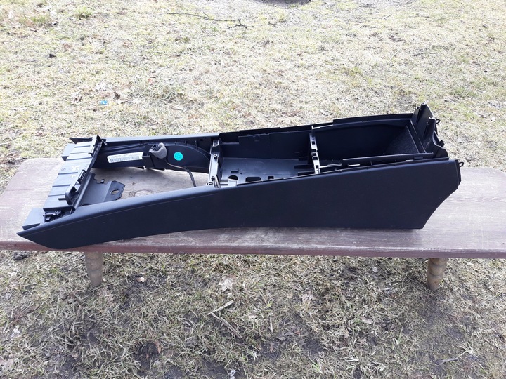 Mercedes c w204 центральная консоль a2046802150, Цена