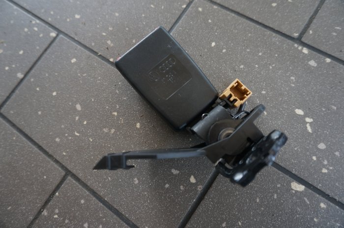 фото №1, Застёжка ремня заднего зад audi a6 c7 4g0857740b