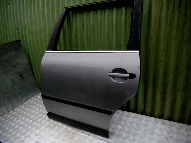 фото №1, Vw passat b5 рестайлинг универсал дверь задние левая зад